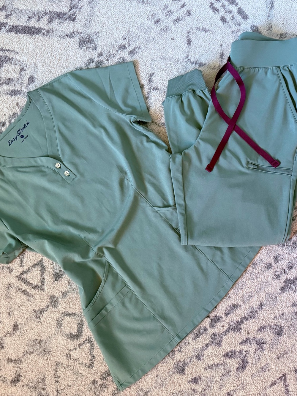 Easy Stretch Women's Sage Green Scrub Top (XS) and Jogger (SP) Set